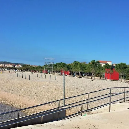 Desy Lägenhet Srima